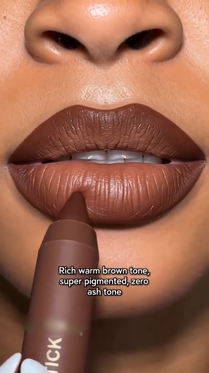 Matte Lip Liner and Moisturizing Lip Oil Makeup Set