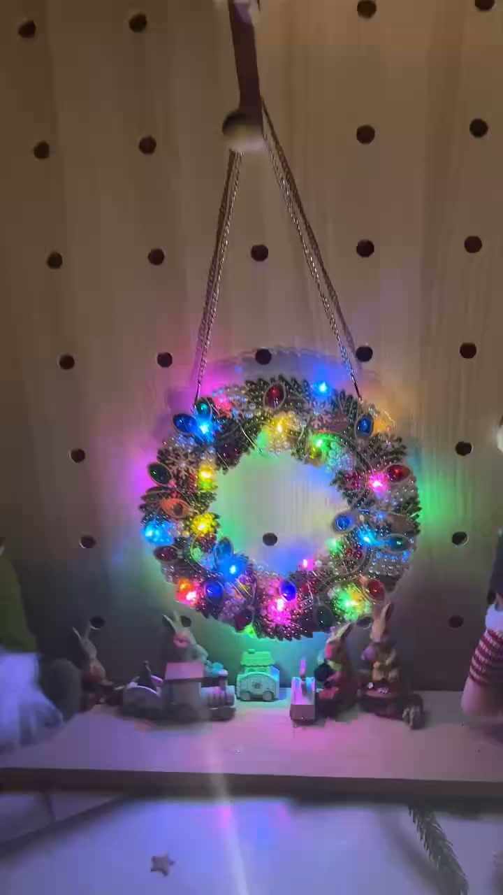 DIY pearl painting wreath with colorful LED lights