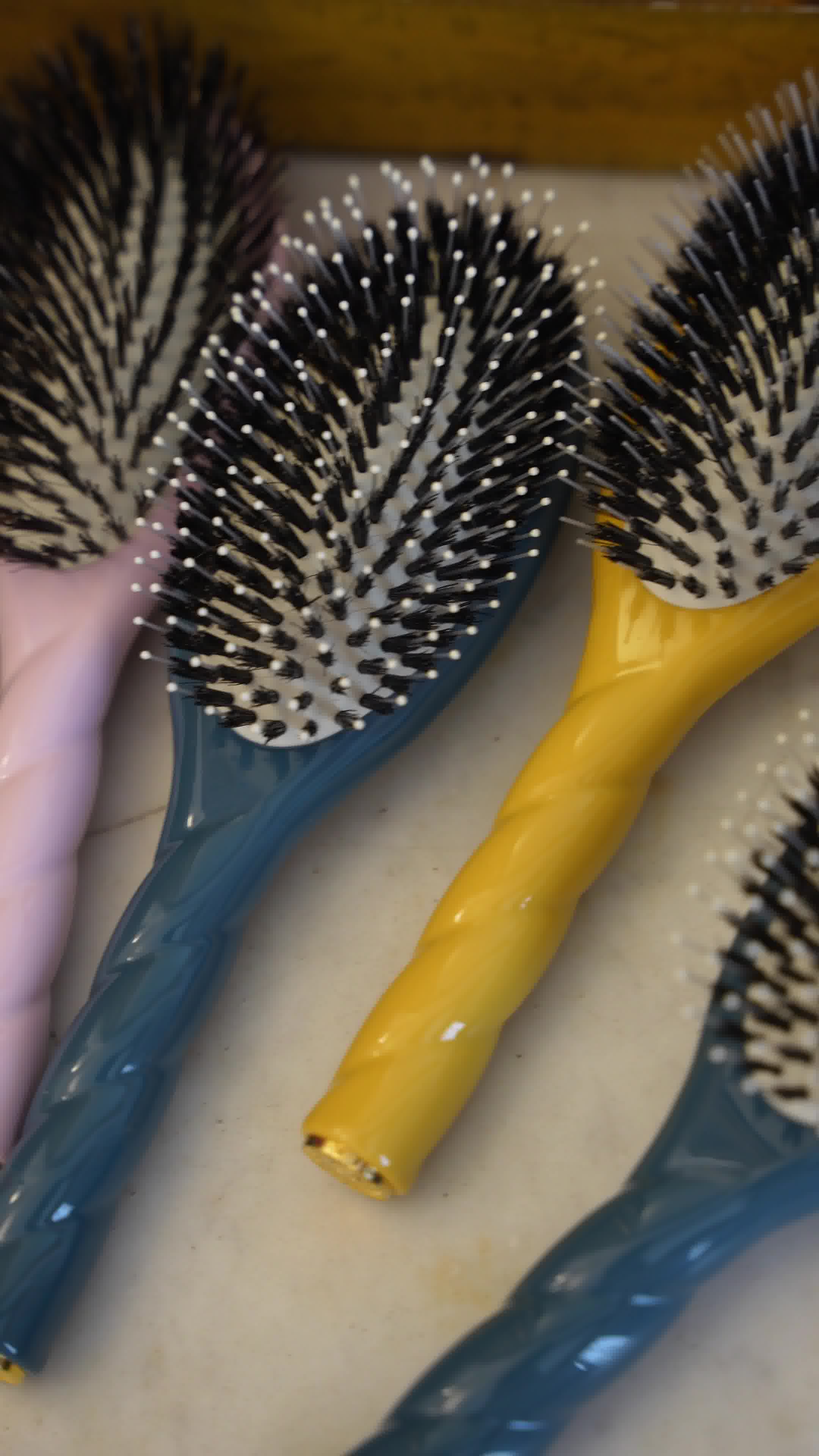 La meilleure des brosses à cheveux est française et responsable. Faites votre diagnostic sur www.labonnebrosse.com Le plus beau cadea