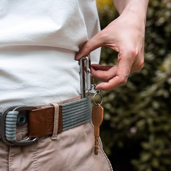 Titaner Titanium Keychain: Precision for Your Everyday Carry.