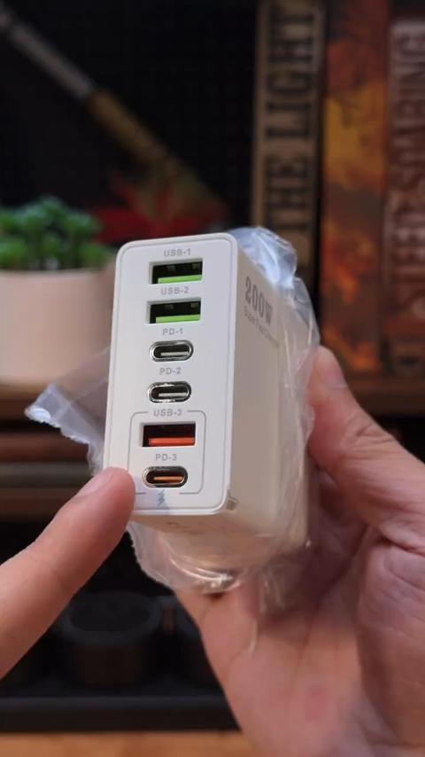 200W 6-in-1 USB-C & USB-A Fast Charging Block
