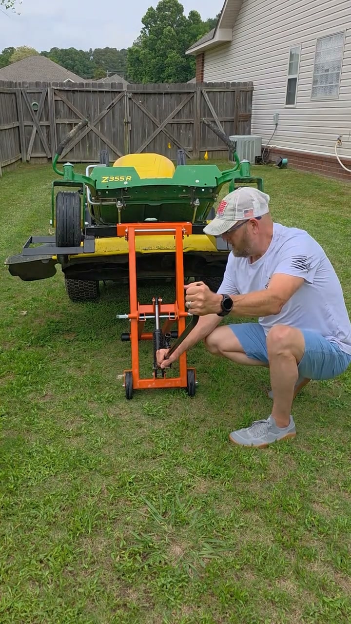 VEVOR 500lbs Hydraulic Lawn Mower Lift for Zero Turn Tractors