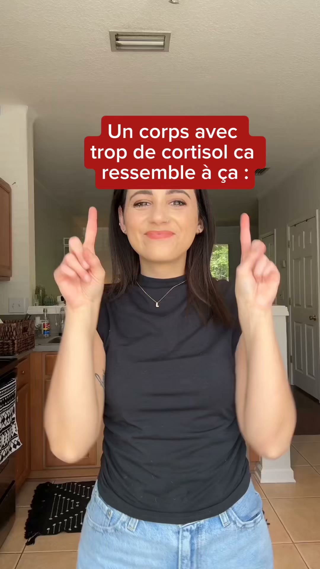 Ventre gonflé, visage bouffi : cible aussi le cortisol