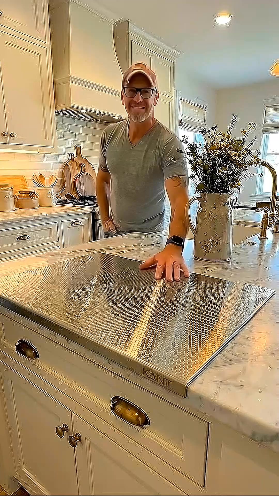 The board that protects your knives.