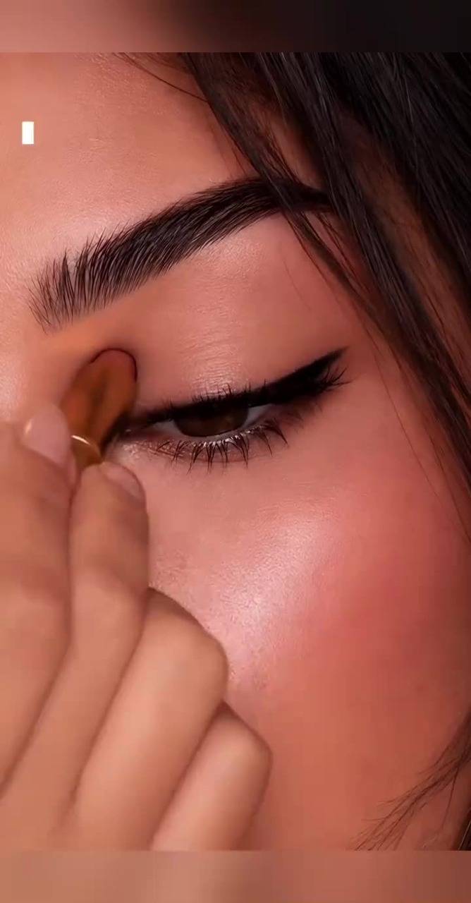 One‑Swipe 3‑In‑1 Eyeshadow Stick Vs Traditional Multi‑Color Eyeshadow Palette