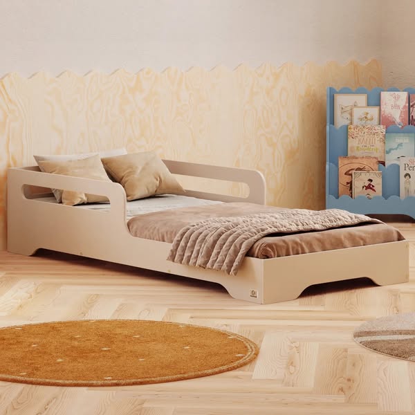 20% Kup Łóżko pojedyncze dla dzieci z barierką i stelażem TILA 3 Montessori Drewniane, 60x120 - Kaszmirowy | Smartwood
