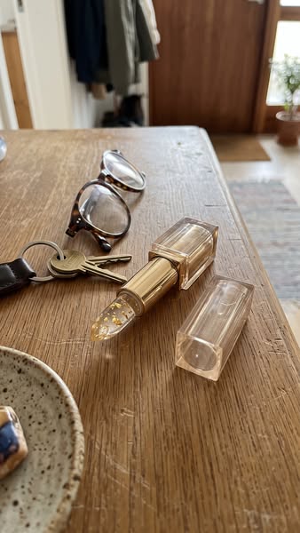 True Tone Lipstick | Colour-Adapting Crystal Lipstick