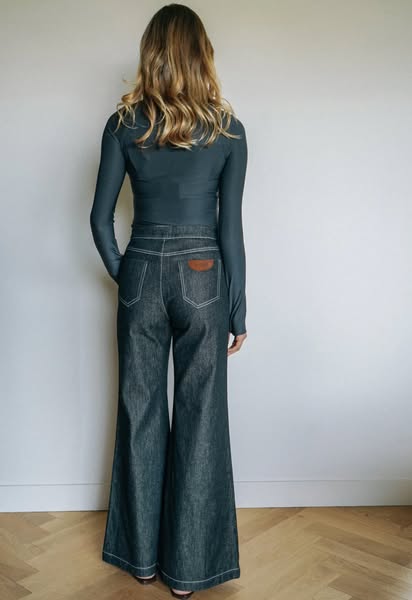 VOTRE TENUE A DÉJÀ PRIS SA PLACE. À VOUS DE JOUER