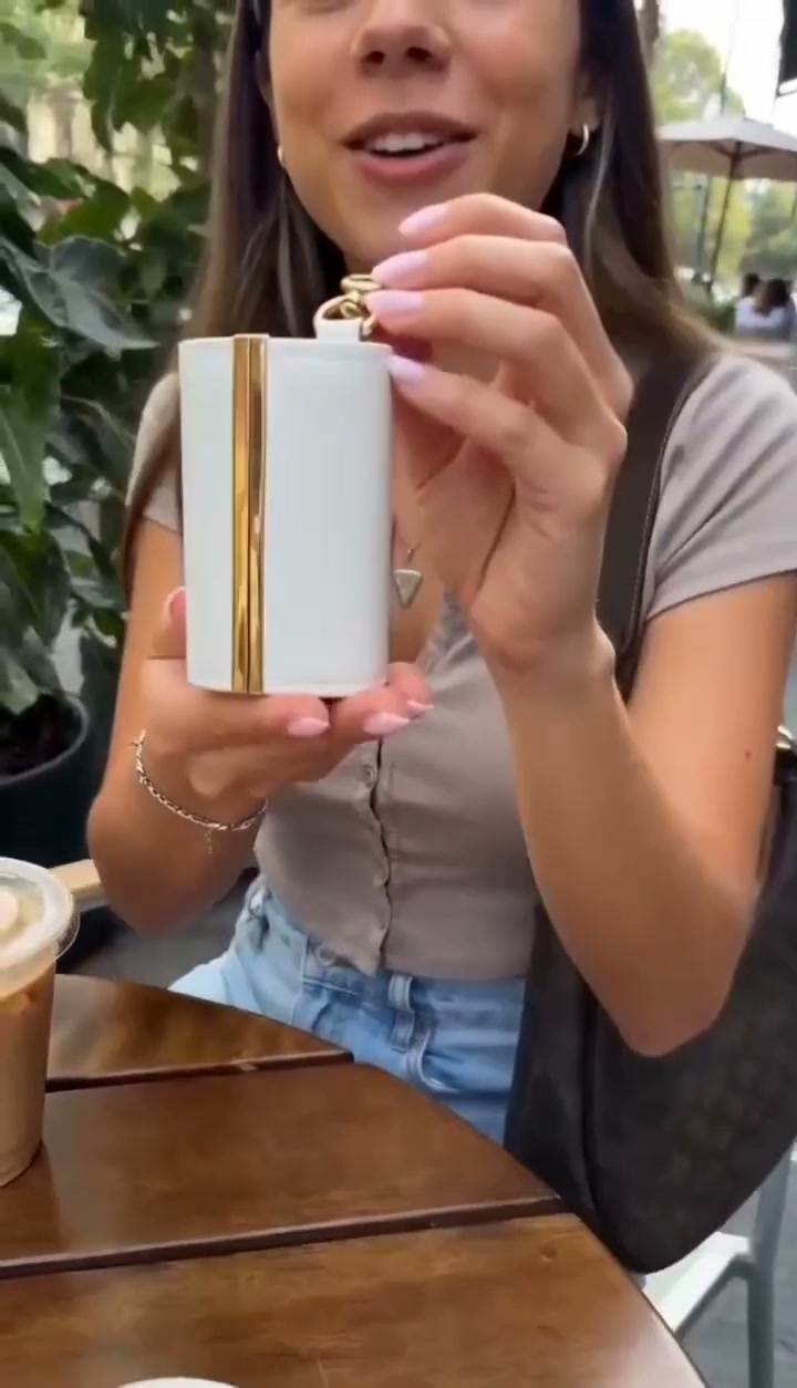 1 Sekunde. 2 Looks.