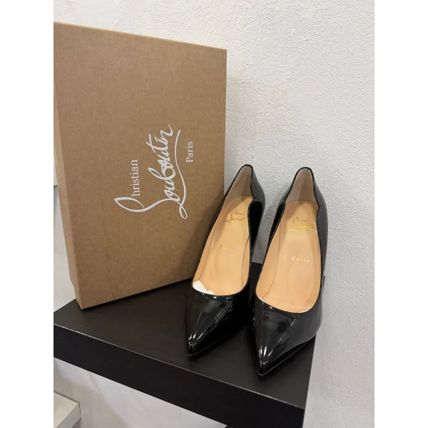 Christian Louboutin Hot Chick 39