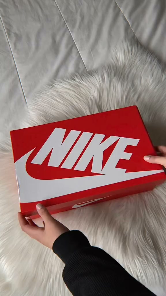 Iconic Air More Uptempo + 3 Free Socks