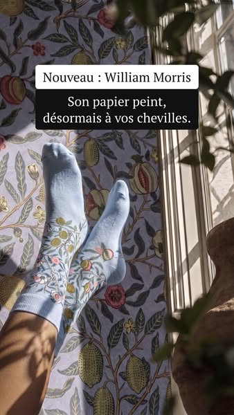 Un papier peint célèbre, en chaussettes