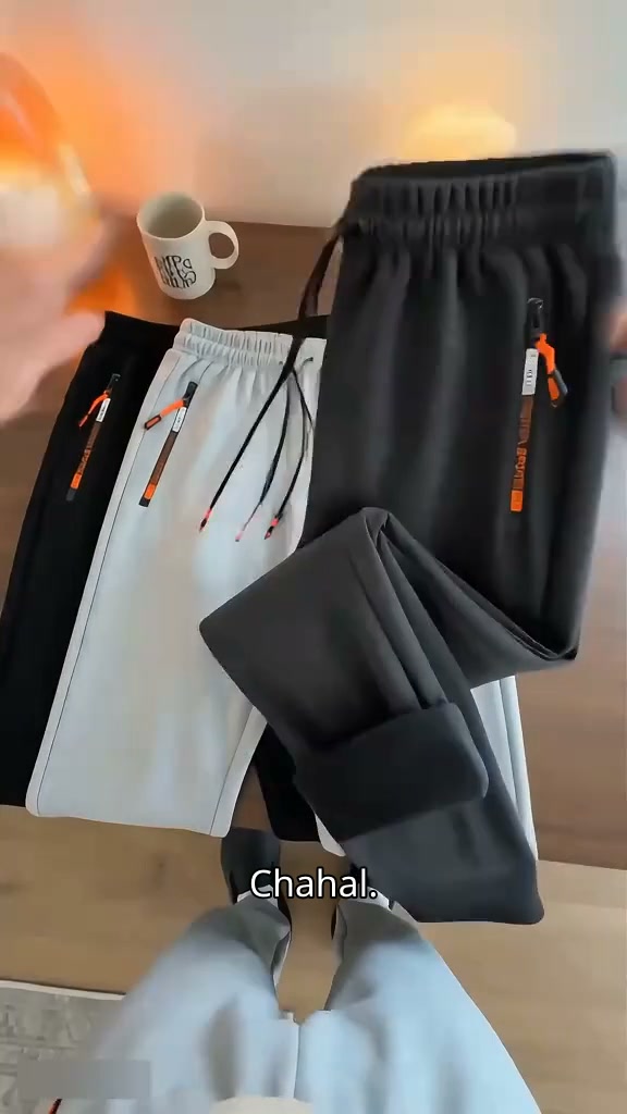 Stellen Sie sich vor: Sie ziehen diese Hose an – und fühlen sich sofort warm, bequem und beweglich.