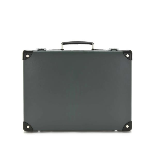 GLOBE-TROTTER