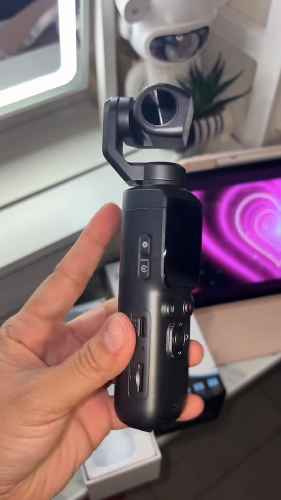 Smooth & Crisp – 4K Pocket Vlog Camera!