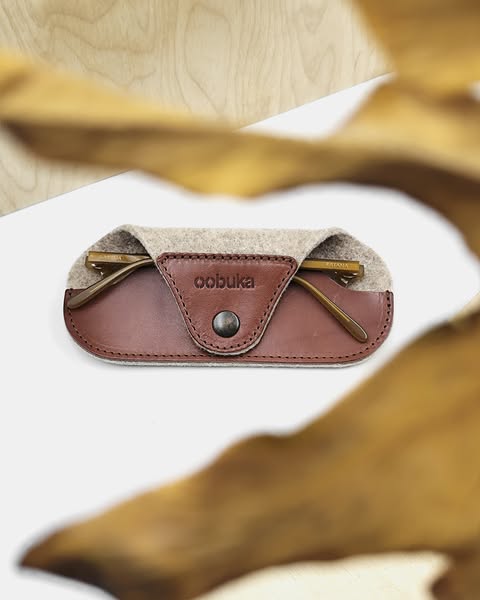 Meet Oculus Leather & Felt Glasses Holder