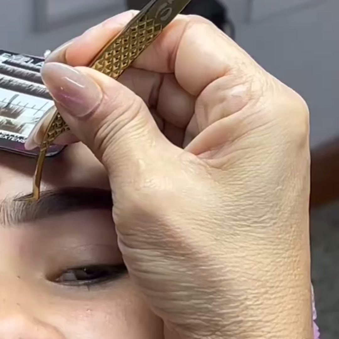 Aprende la técnica de Brows Extensions desde cero