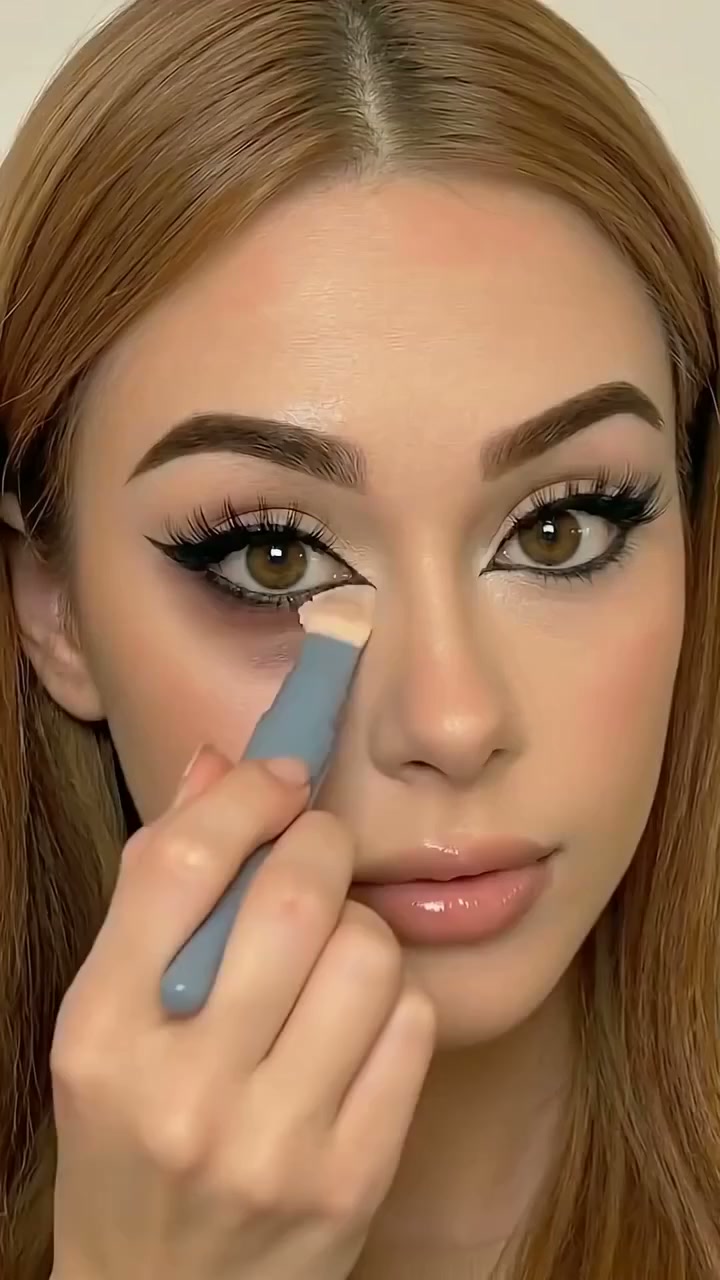 Christmas Blowout! Buy 1 Get 1 FREE! Only £7.99!Hydrating Concealer Pen Duo