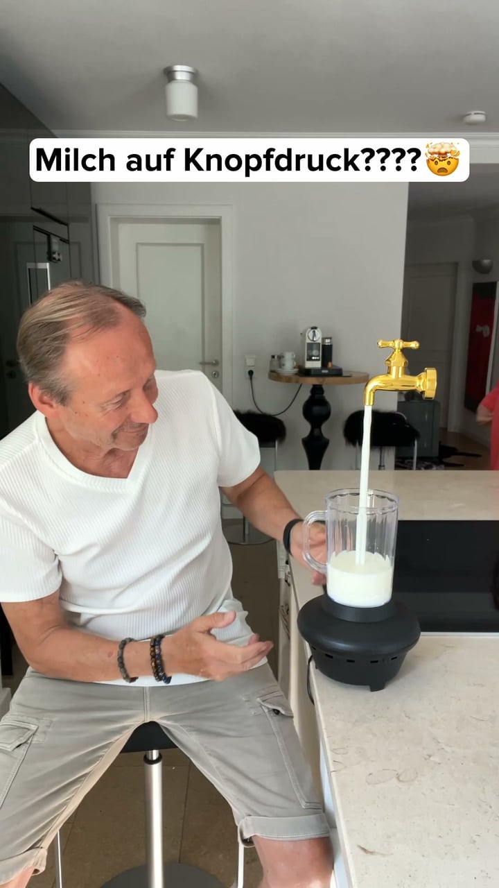 Frische pflanzliche Milch in 60 Sekunden