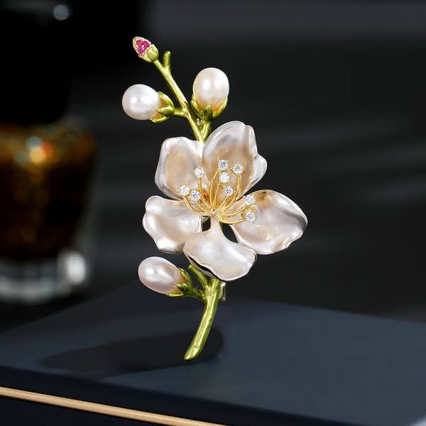 Magnolia Spilla (Perle d'Acqua Dolce) - White (White Pearls)