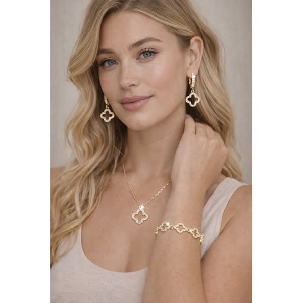 Lumière Clover Jewelry Set – Nu 799 kr