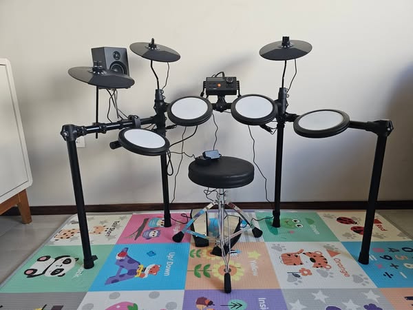 Batería silenciosa para jóvenes