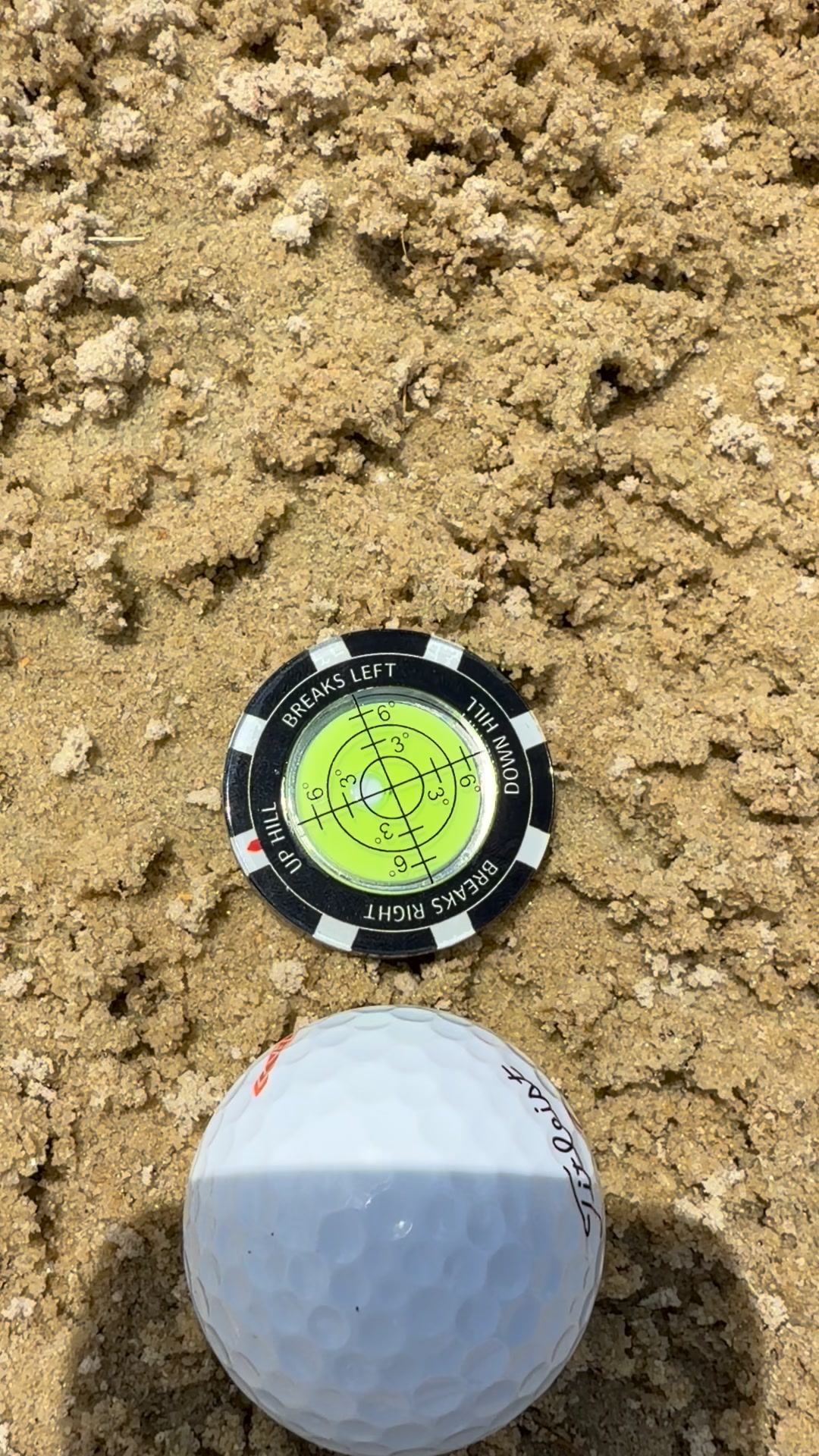 Ball Marker With Built-In Level