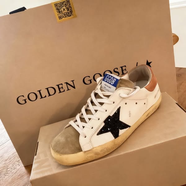 GOLDEN GOOSE: ¡Destaca entre la multitud! | Hasta un 50% de descuento