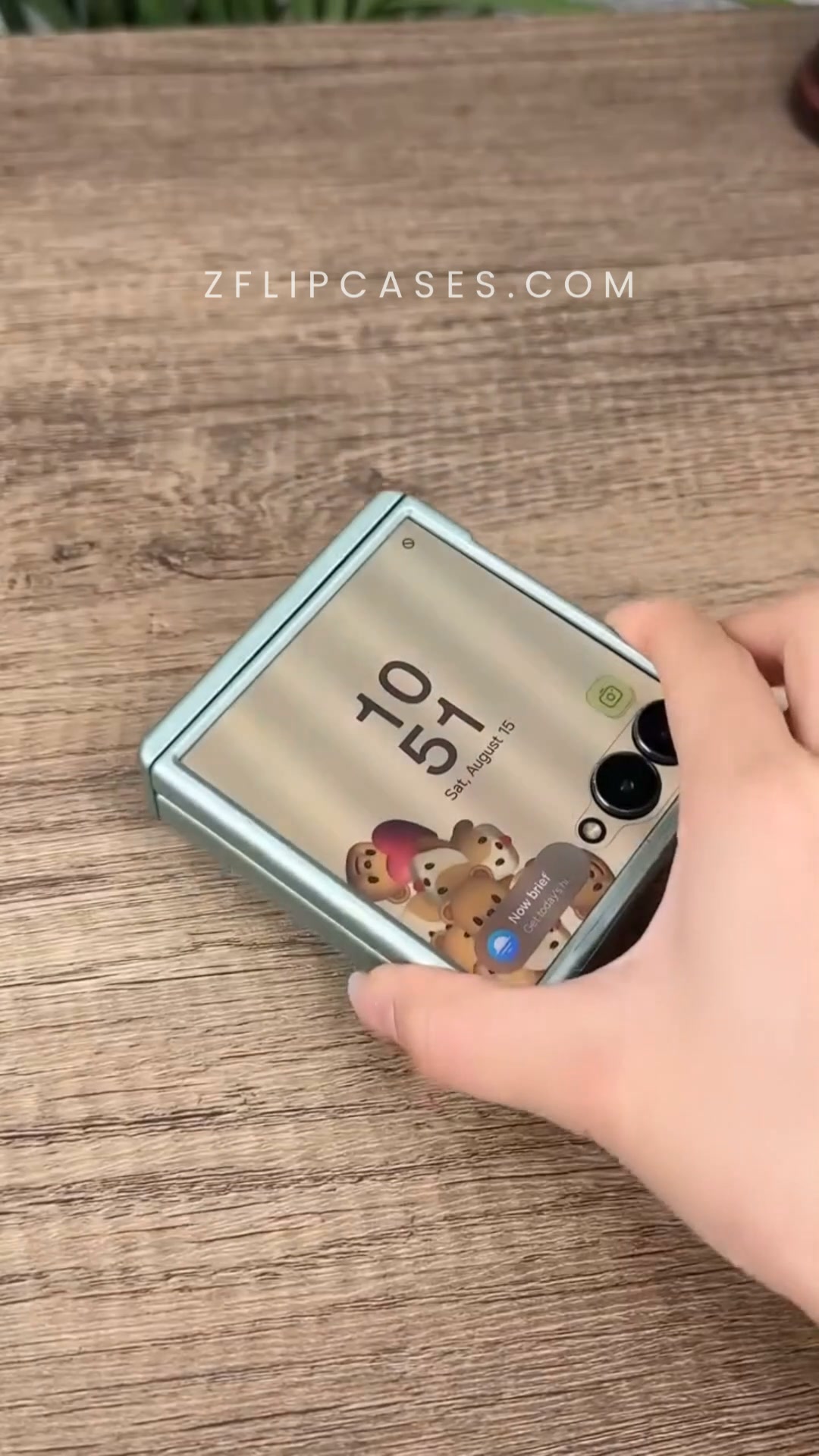 Your Z Flip 8 Case Should Replace Your Wallet Too