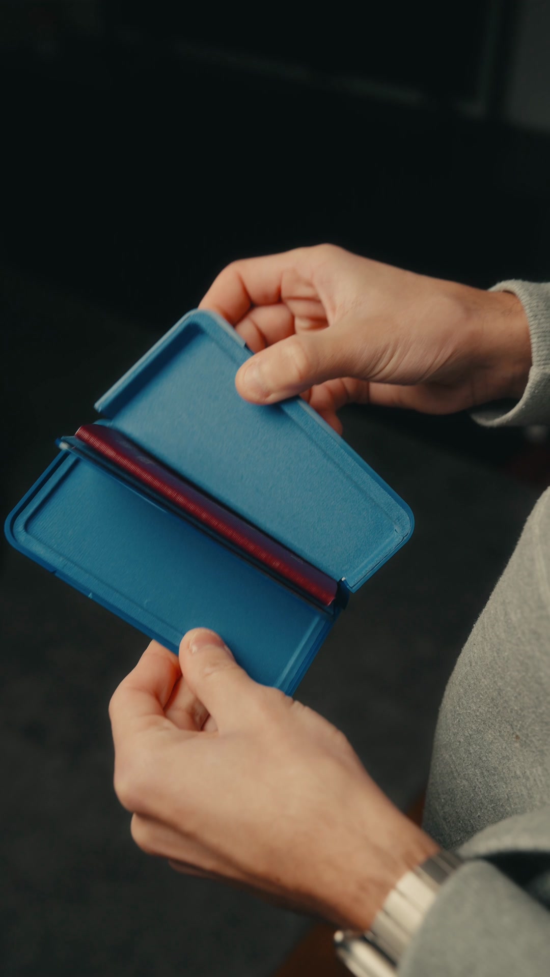 PASSPORT SHELL 2.0 - The Perfect Travel Wallet by Dash
