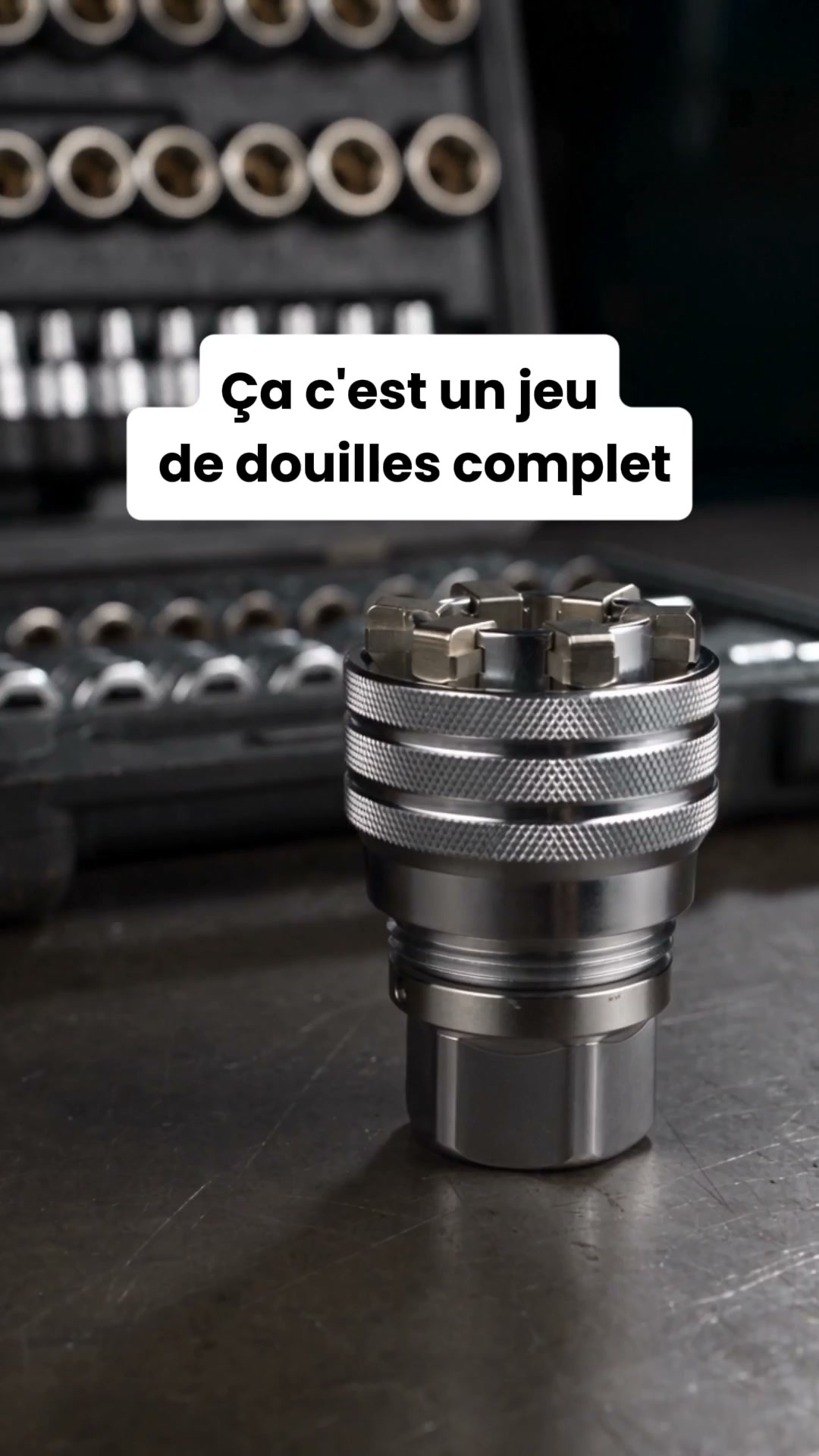Elle attrape la tête. Pas les coins.