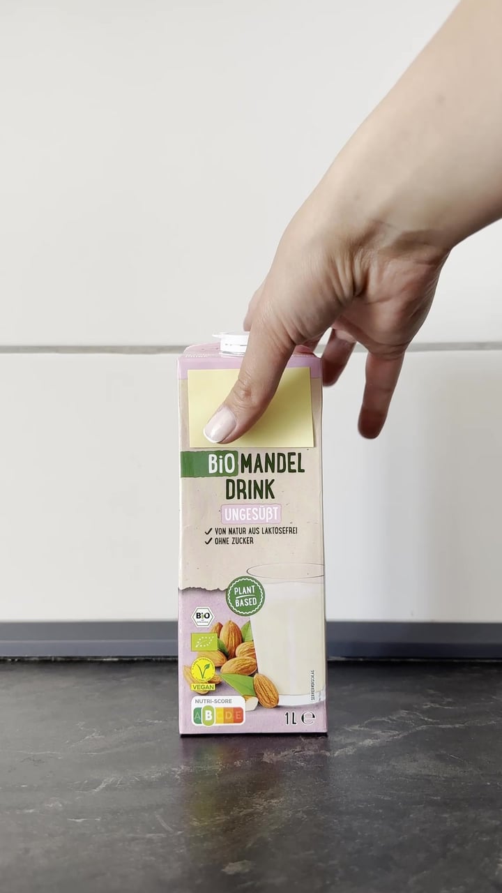 Frische pflanzliche Milch in 60 Sekunden