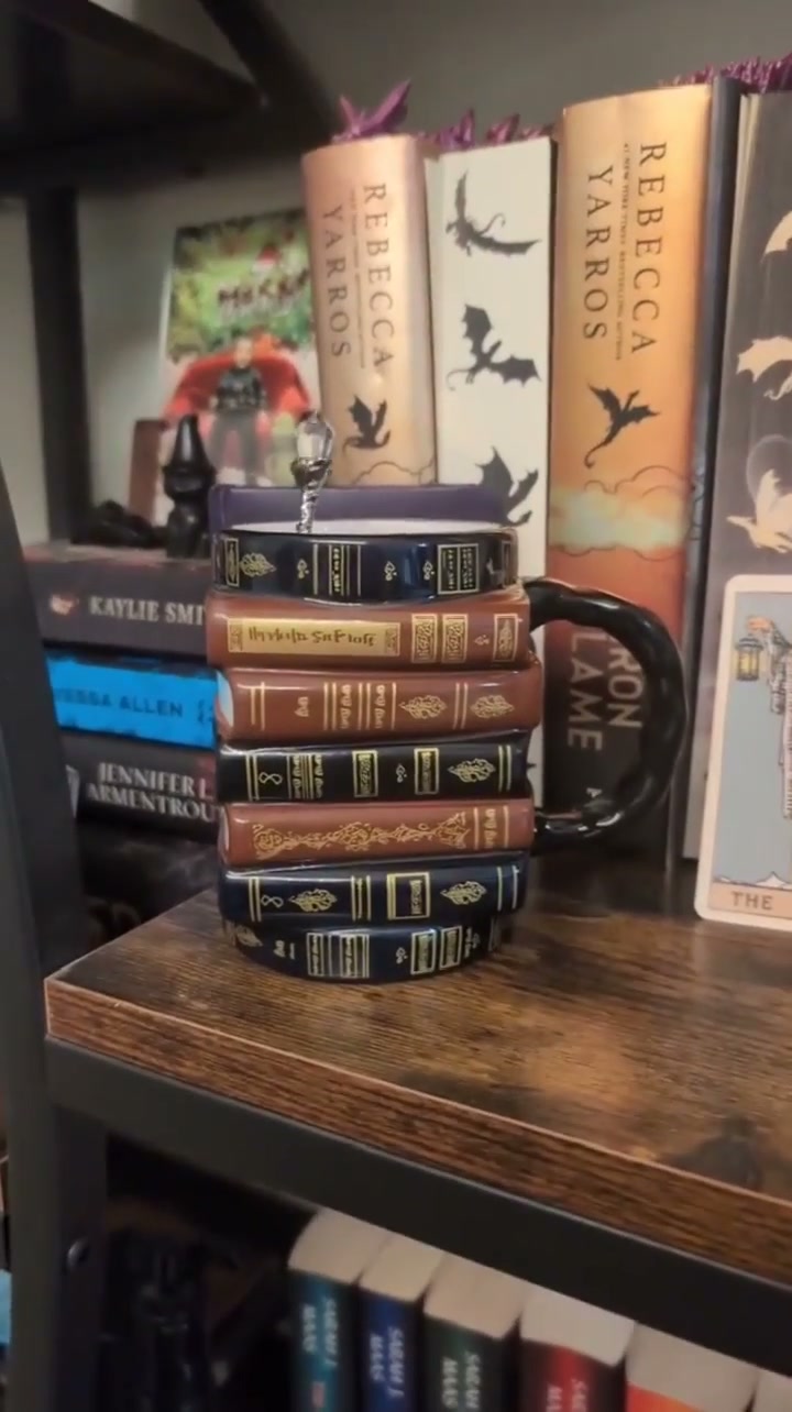 3D Stacked Vintage Book Mug: Cozy Library Style Coffee Cup for Book Lovers, Reading Nook & Home Desk