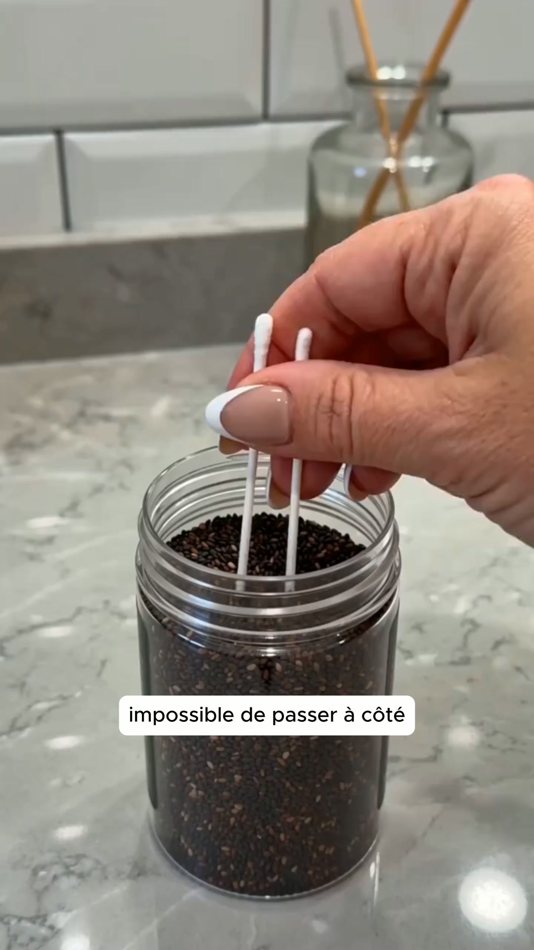 Il attrape le cérumen au lieu de le pousser