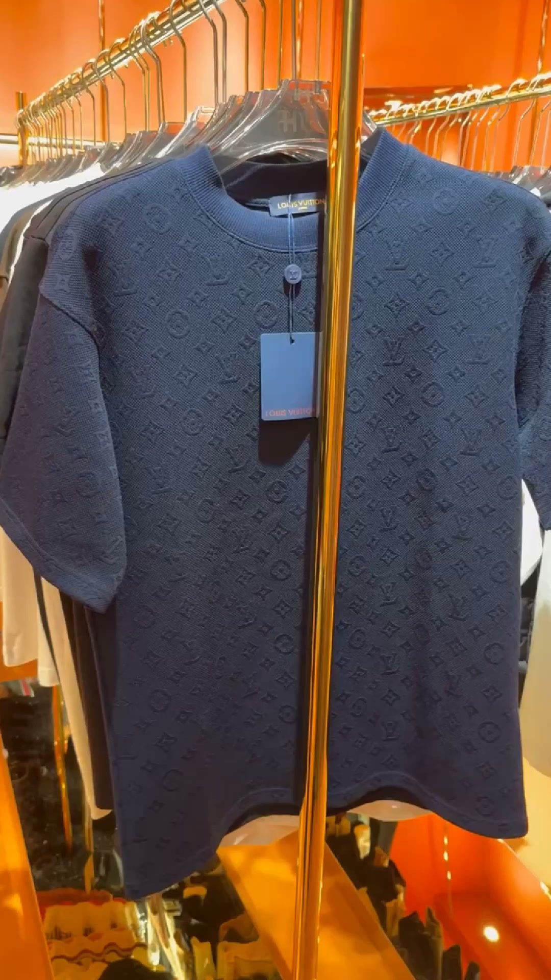 Anúncio de SuitCrest