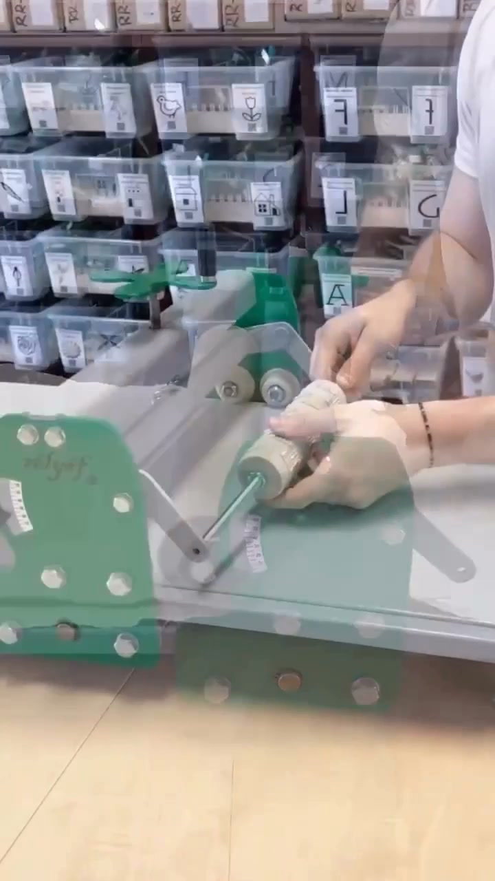 Perfect Clay Slabs Every Time – Compact Tabletop Roller