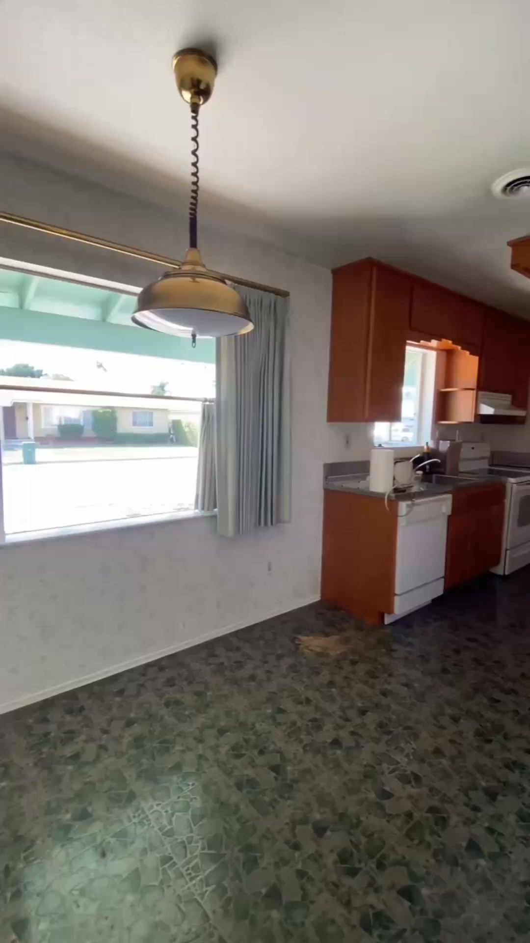 Refresh Your Kitchen With Professional Spraying