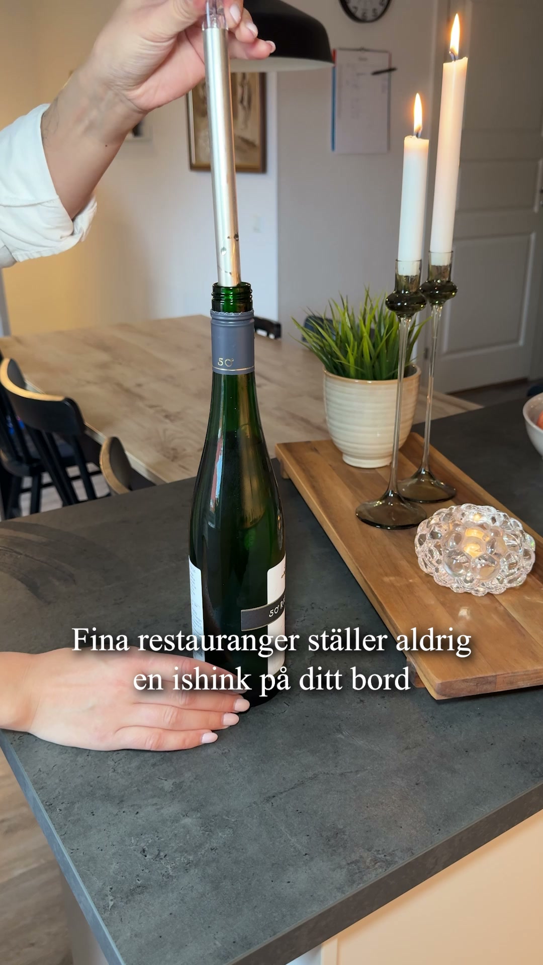 Anledningen: kylan sitter i flaskan, inte runt den