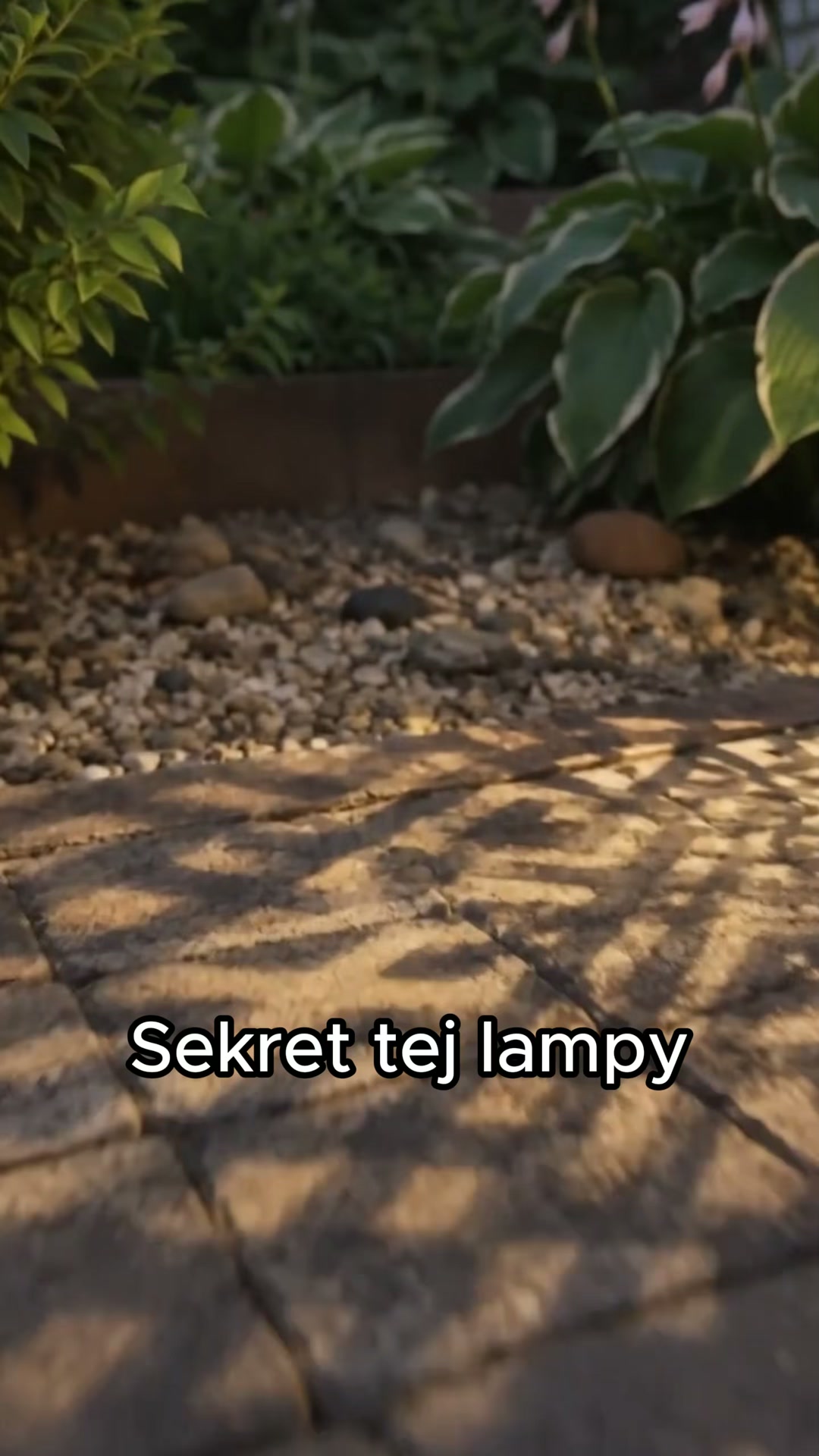 Duże dekoracyjne słupki solarne
