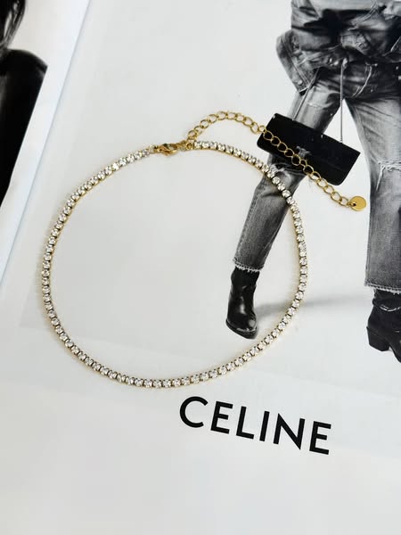 Shimmer choker