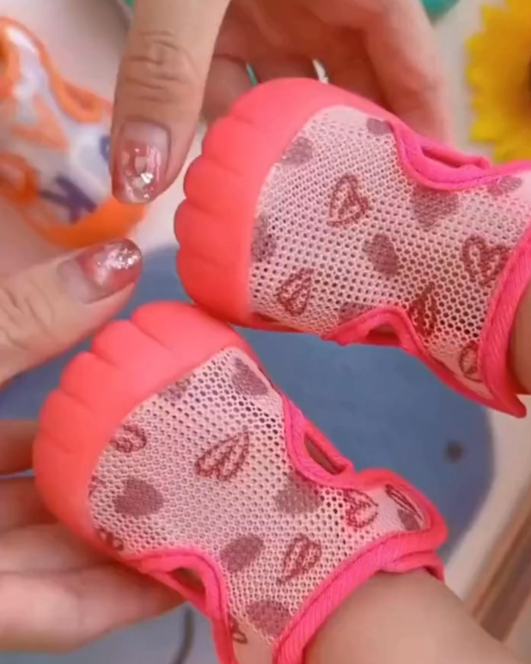 Deze sandalen blijven écht aan zitten tijdens het spelen!