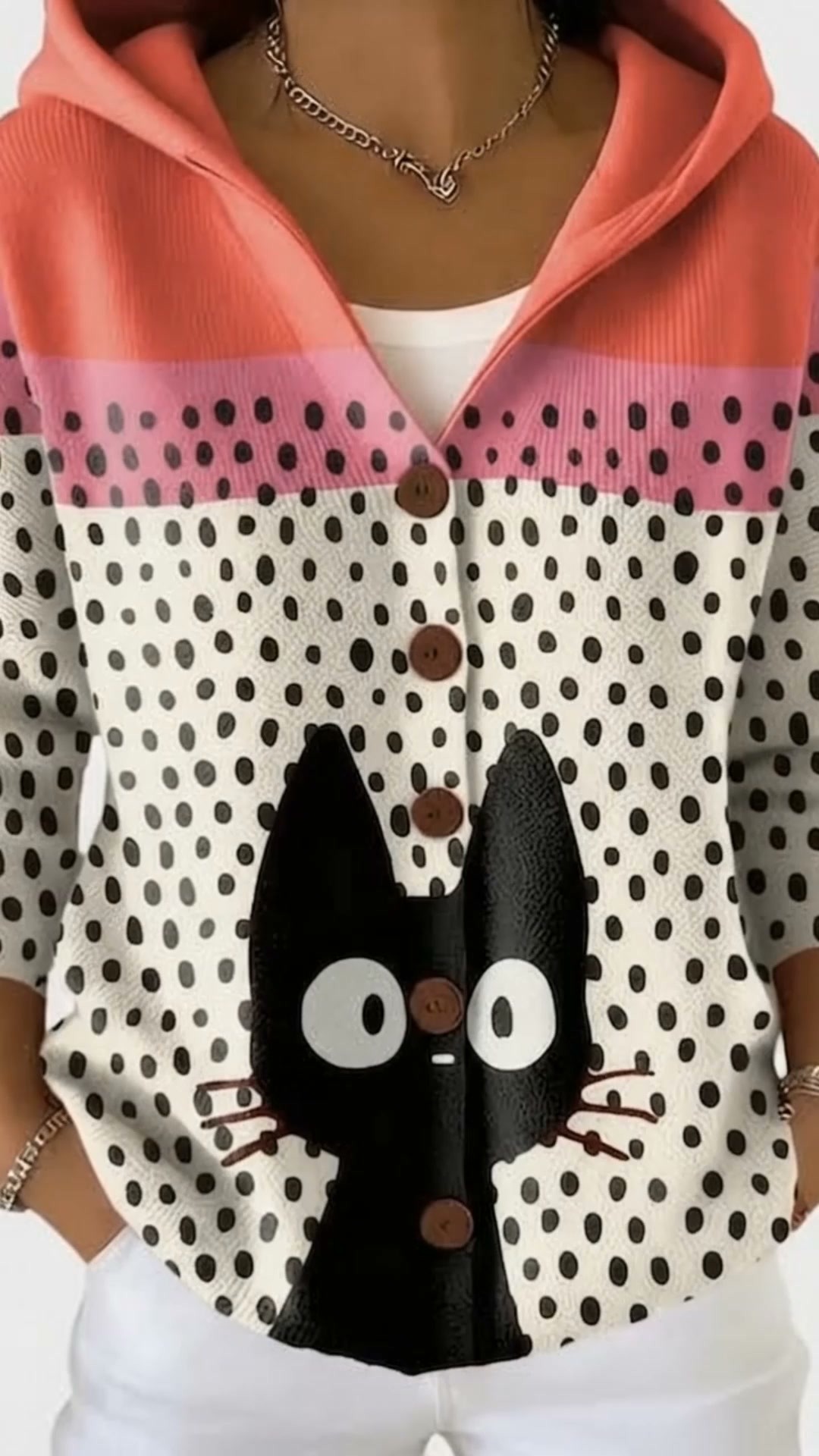La petite boutique parisienne tant appréciée des femmes propose ses offres d'automne en édition limitée.