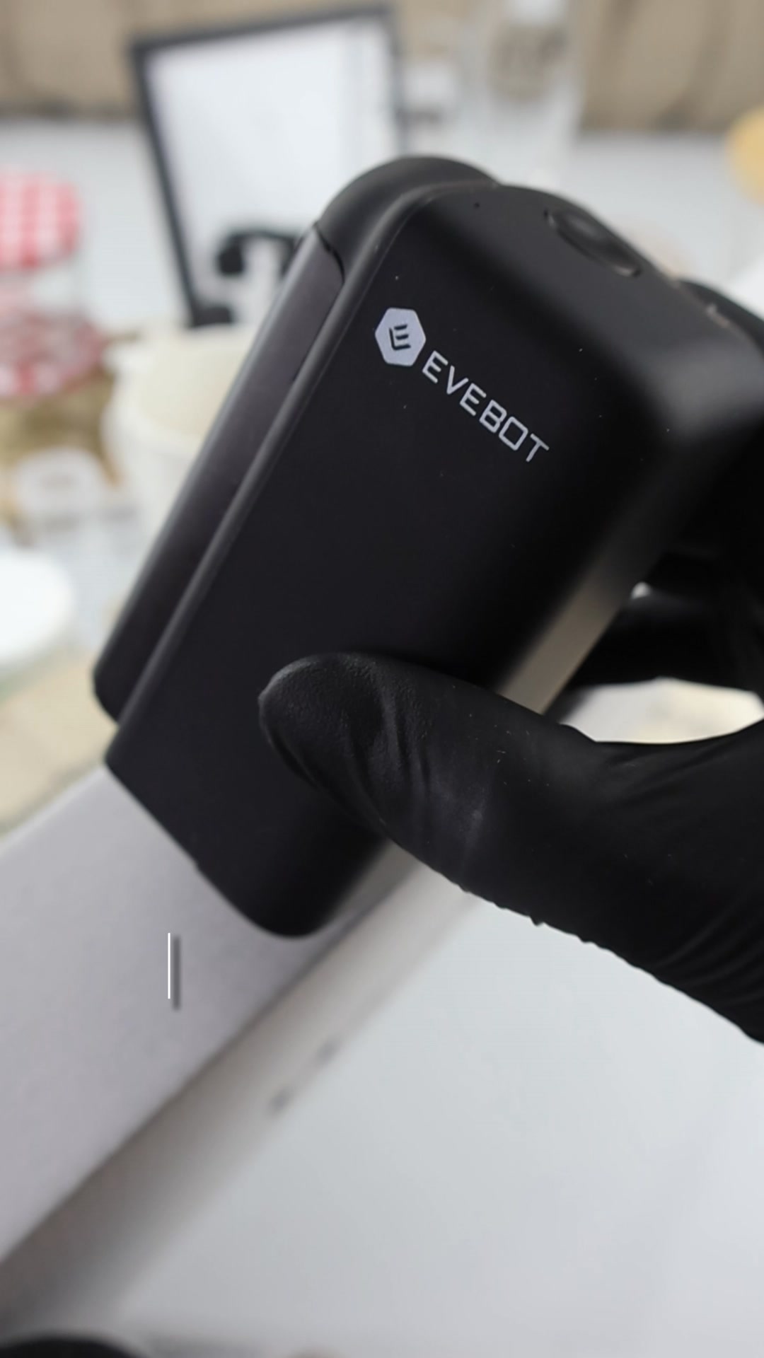 Printing on glass, plastic and more – in seconds