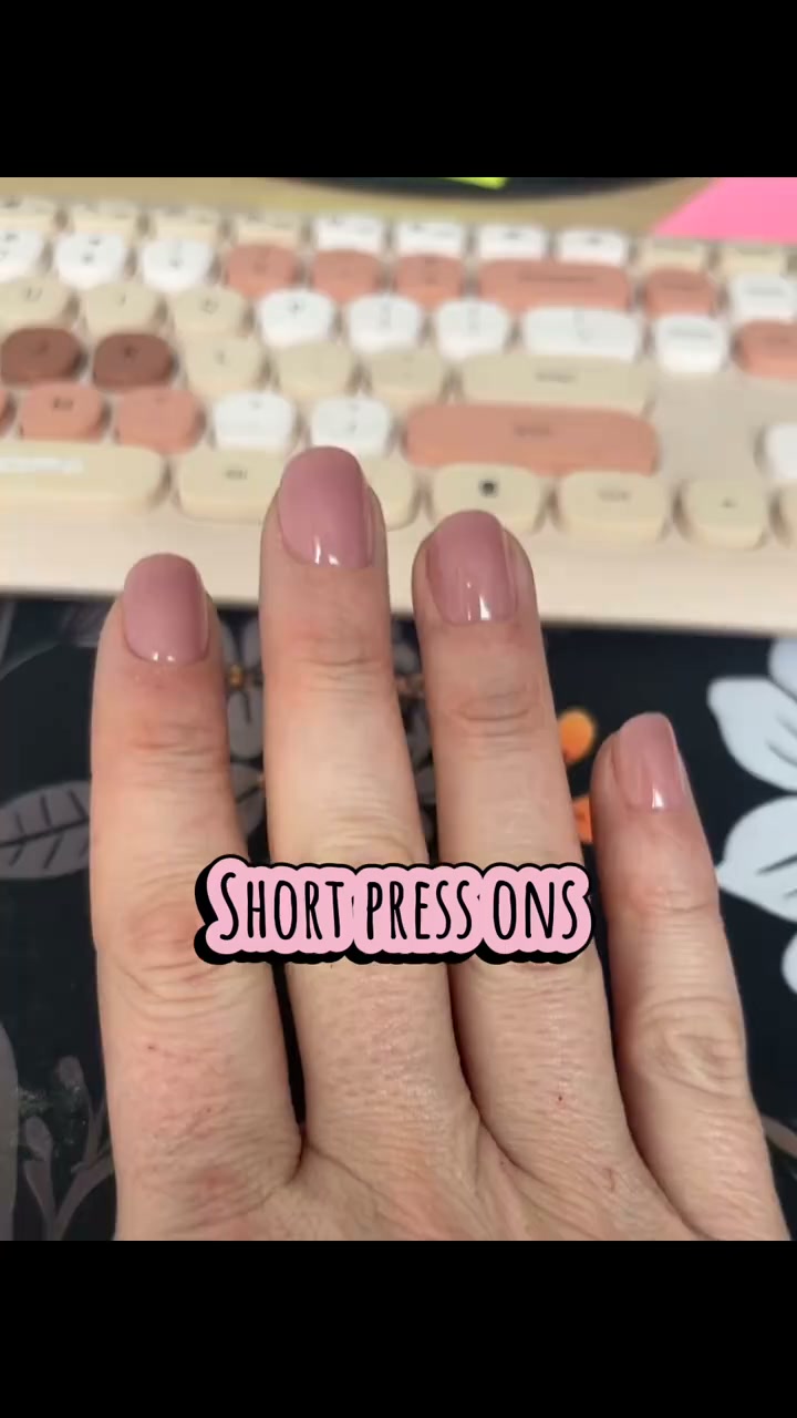 short nails, endless cute looks