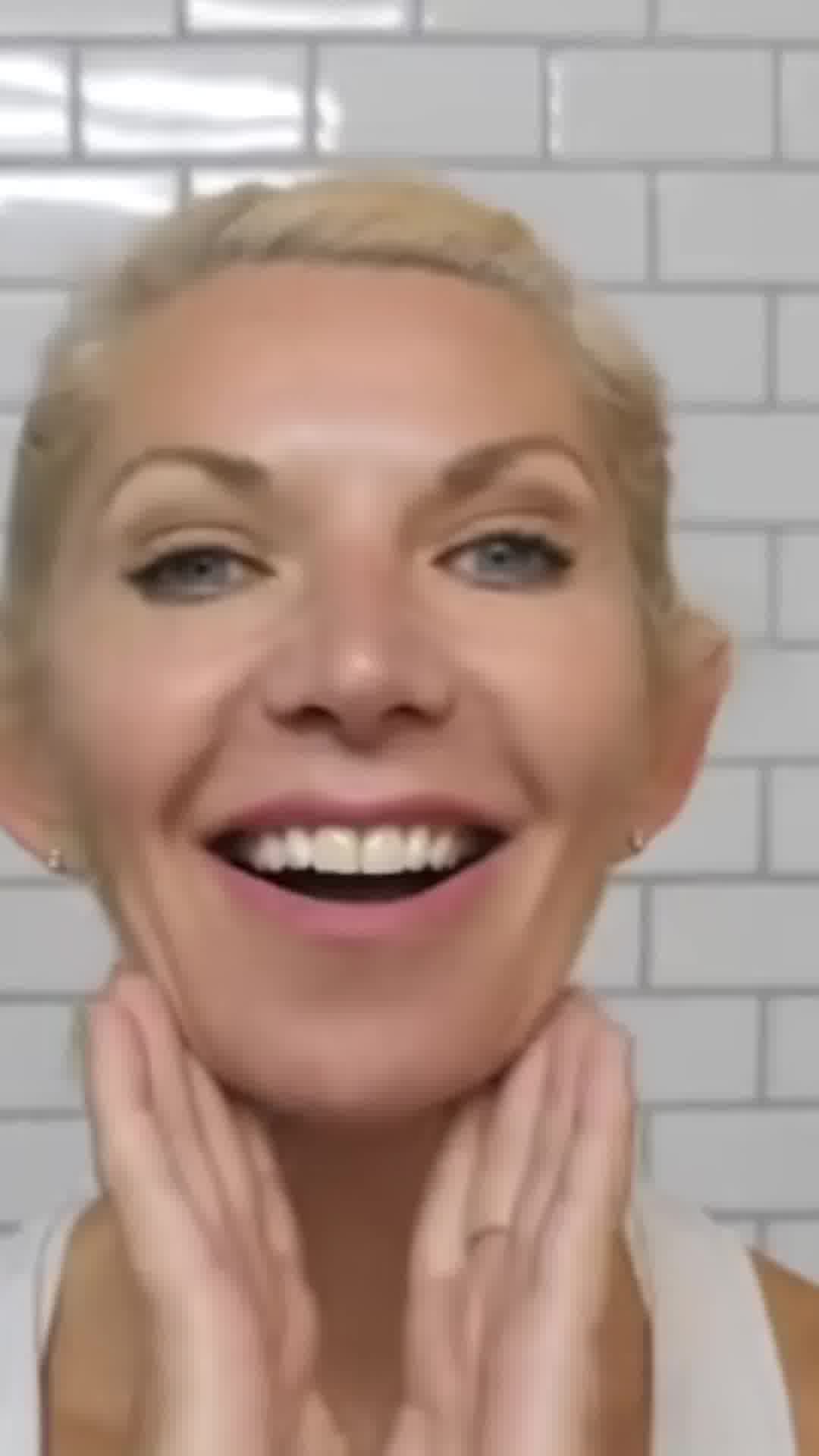 For Women Over 45 Who Want Their Jawline Back