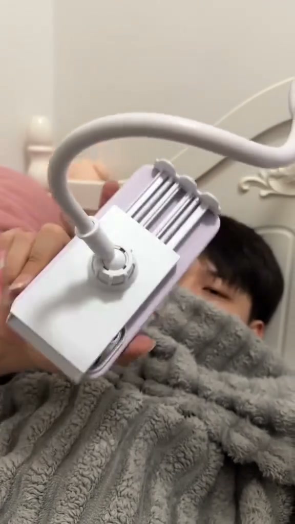 360° Clip-On Phone Holder – Watch Hands-Free, Anywhere You Lounge