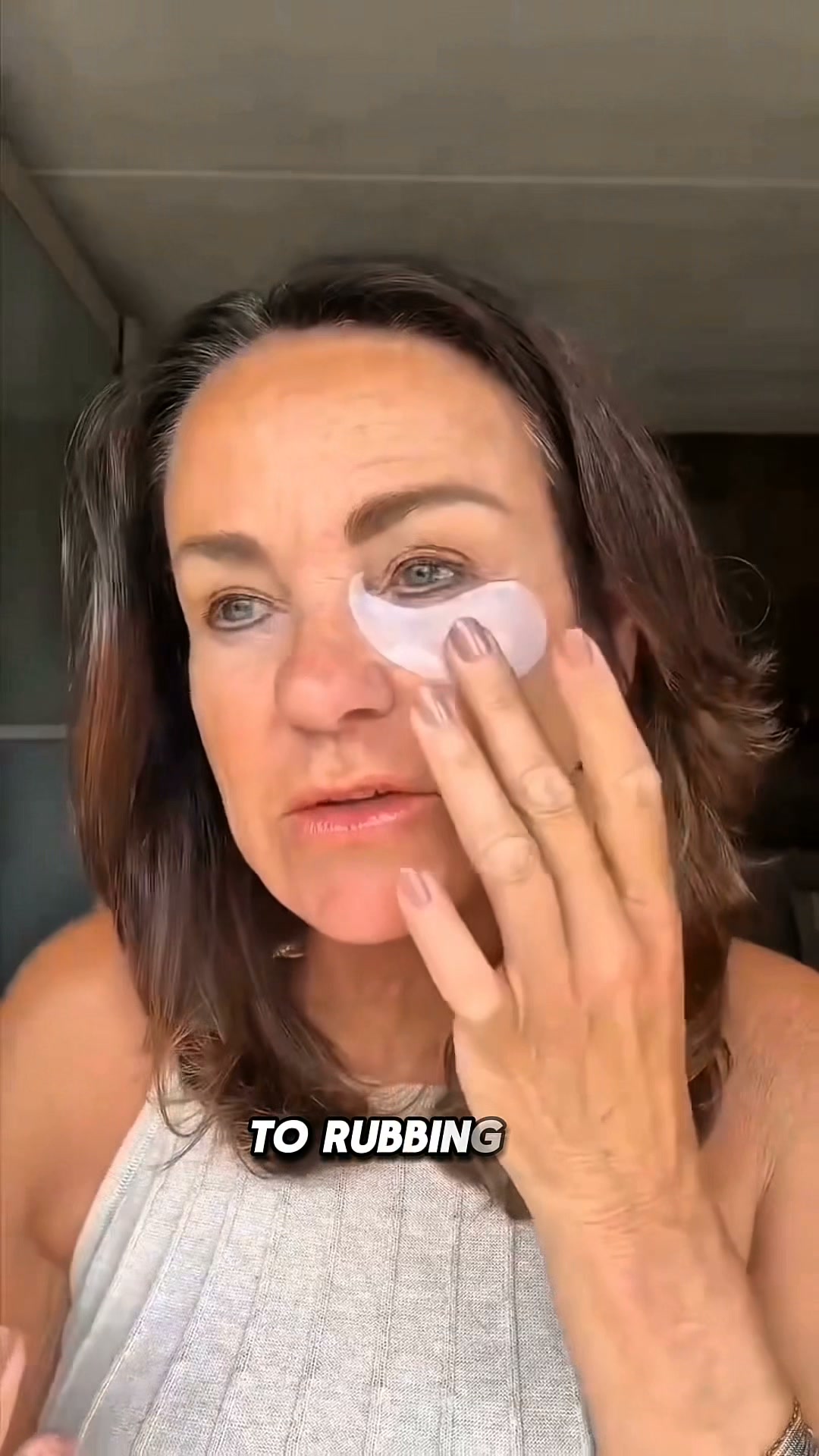 Fresher-looking eyes in 15 minutes