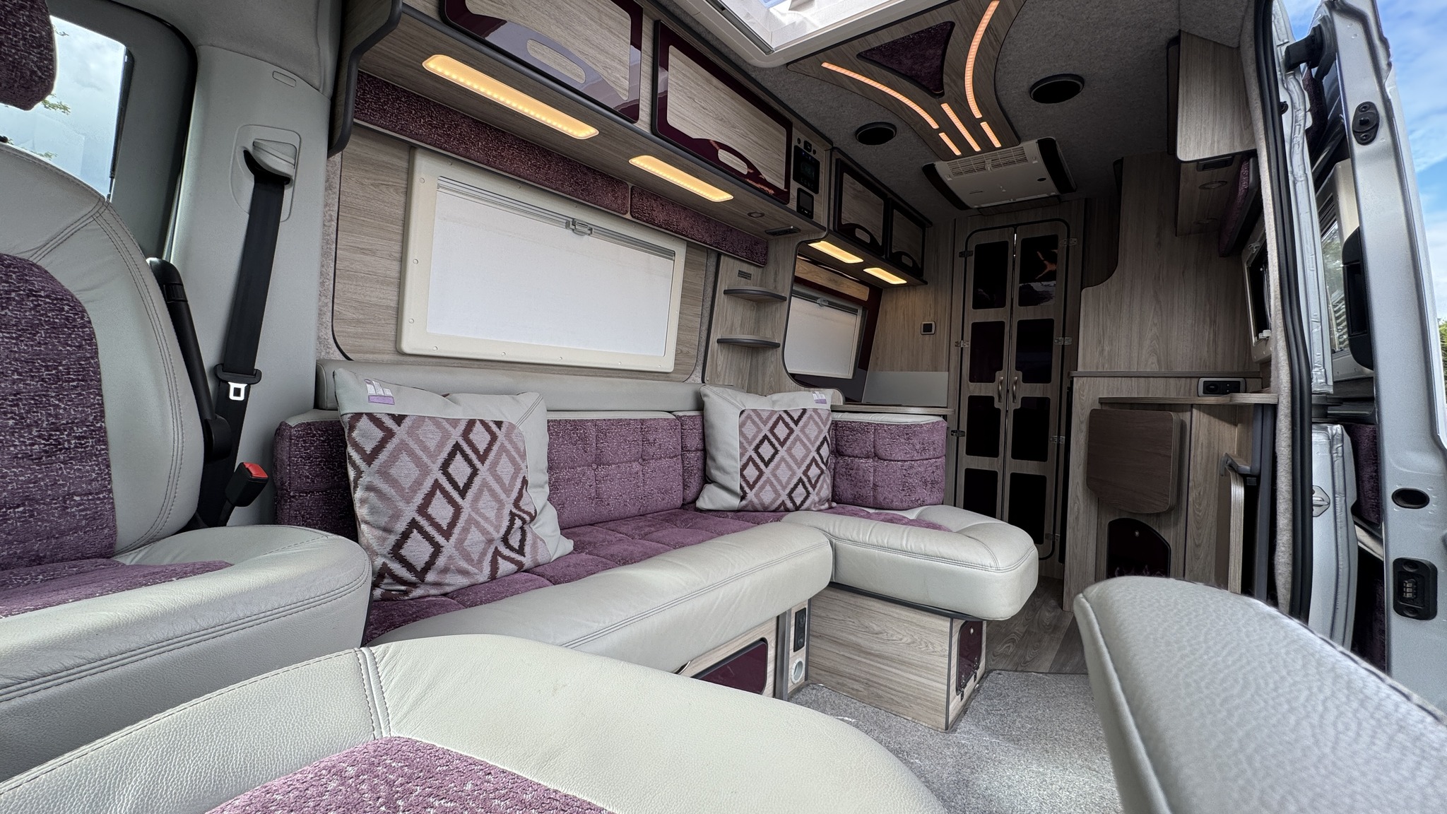 Anúncio de IH Motorhome Sales