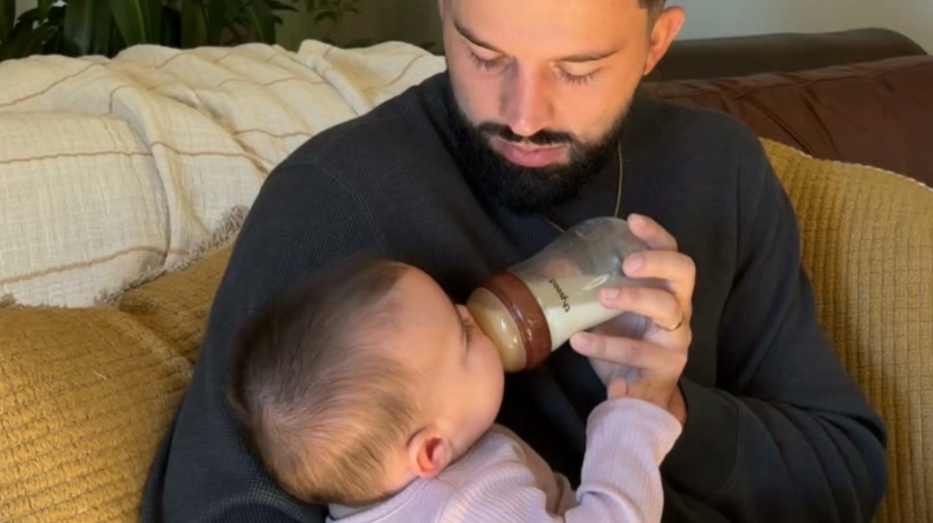 Breast-like Comfort, Bottle-fed Ease