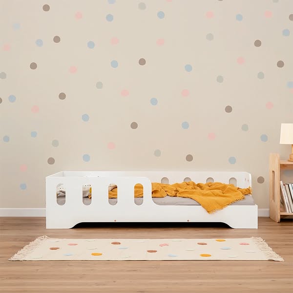 5% • Kup Łóżko pojedyncze dla dzieci z barierką i stelażem TILA 1 Montessori Drewniane, 60x120 - Biały | Smartwood